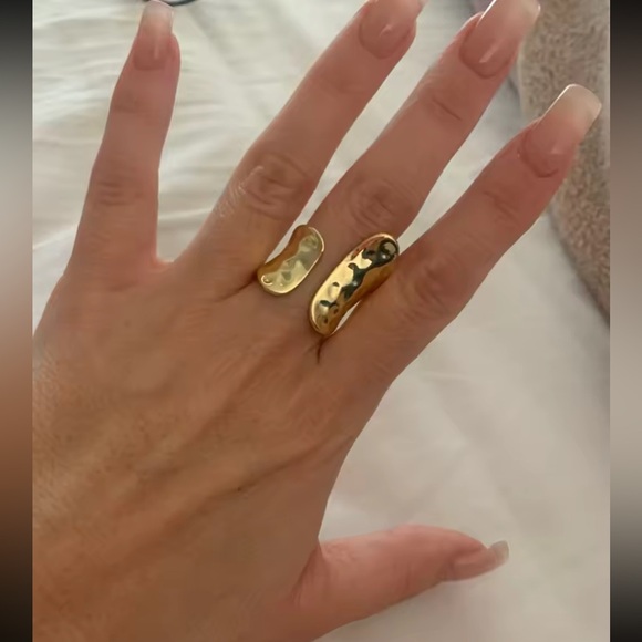 Sculpted Gold Ring - Picture 6 of 11